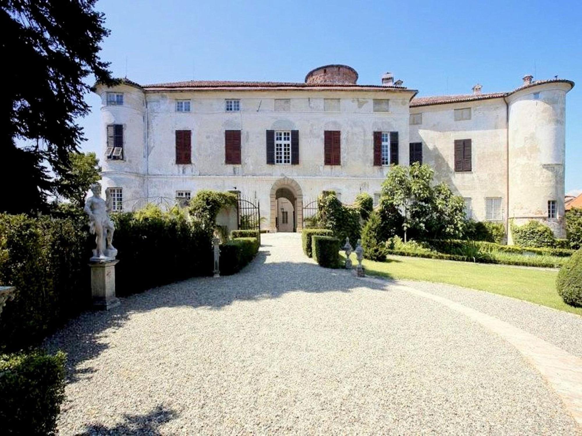 Charming Elegant Castle Flat With Large Garden Villa Rocca Grimalda Exterior photo