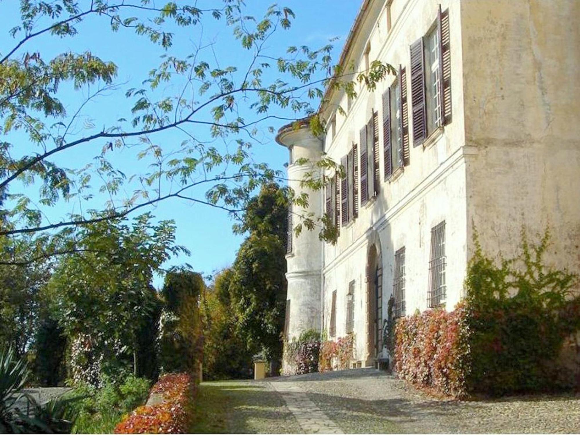 Charming Elegant Castle Flat With Large Garden Villa Rocca Grimalda Exterior photo